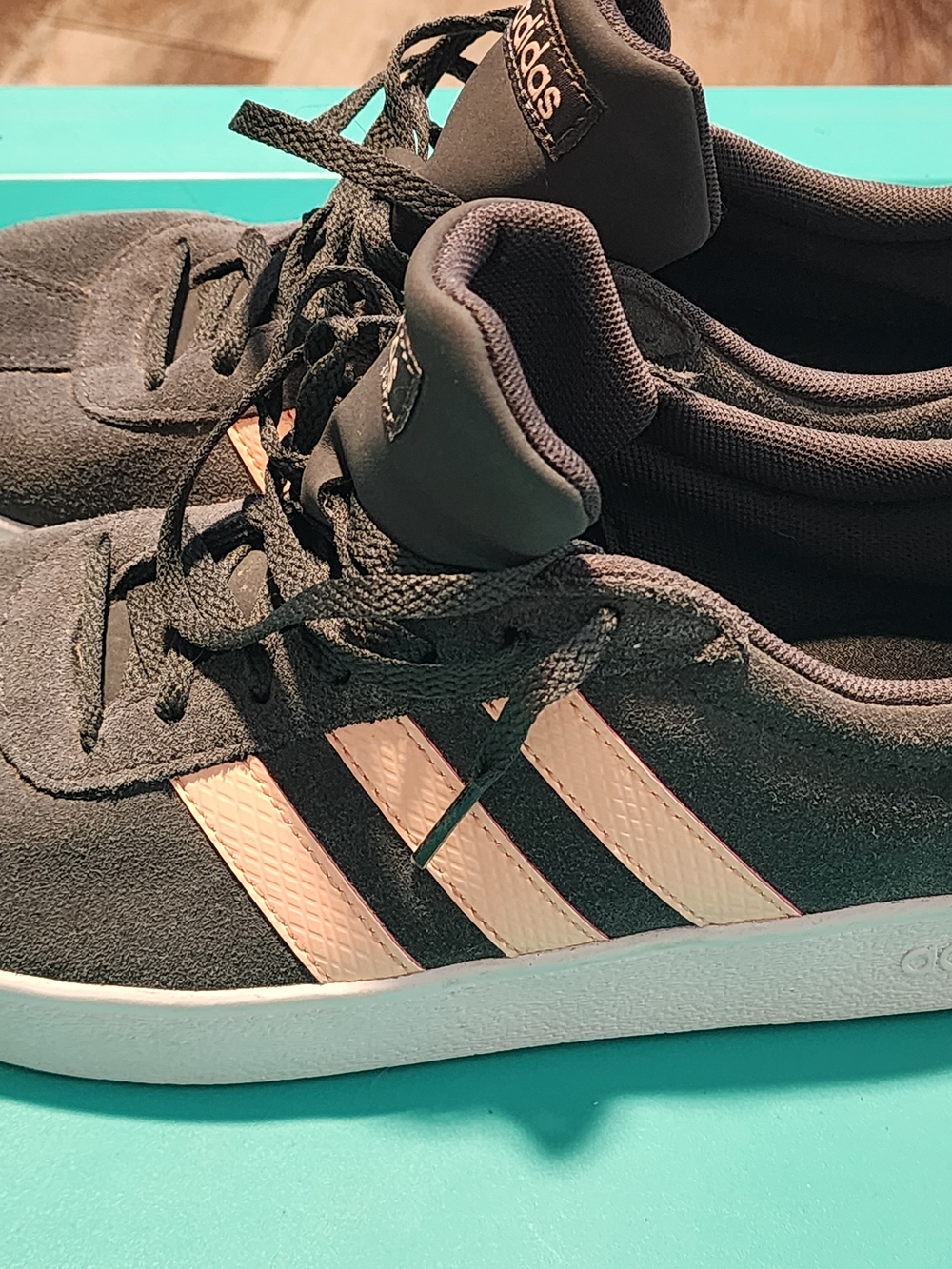 Adidas Women's VL Court 2.0  Sneakers Grey with Pink Stripes - Picture 2 of 5
